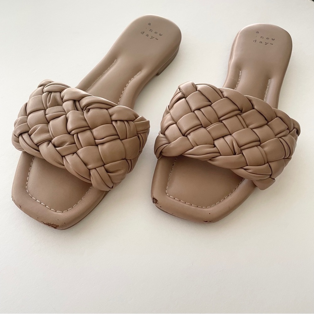 A New Day Carissa Slides Tan/Nude Women’s Size 7.5